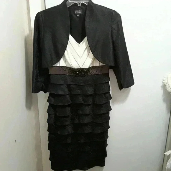Adrianna Papell Dresses & Skirts - Adrianna Papell Occasions size 6
